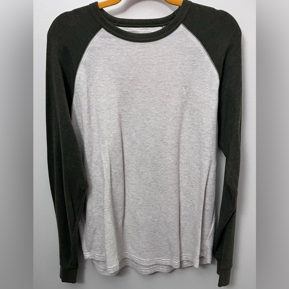 American Eagle Outfitters Men’s Dark Green and Cream Long Sleeve Tee